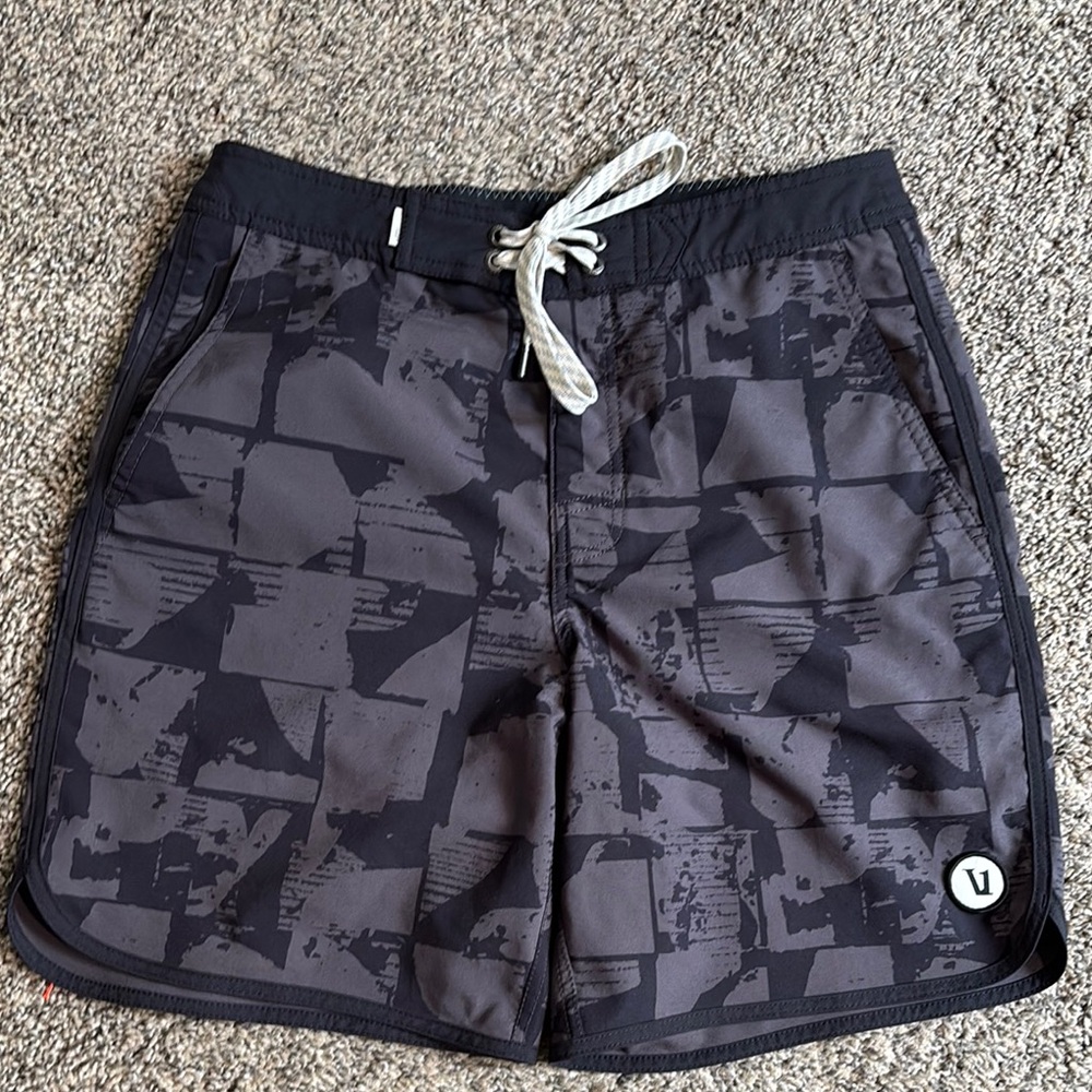 Vuori Cruise Boardshorts size 28
